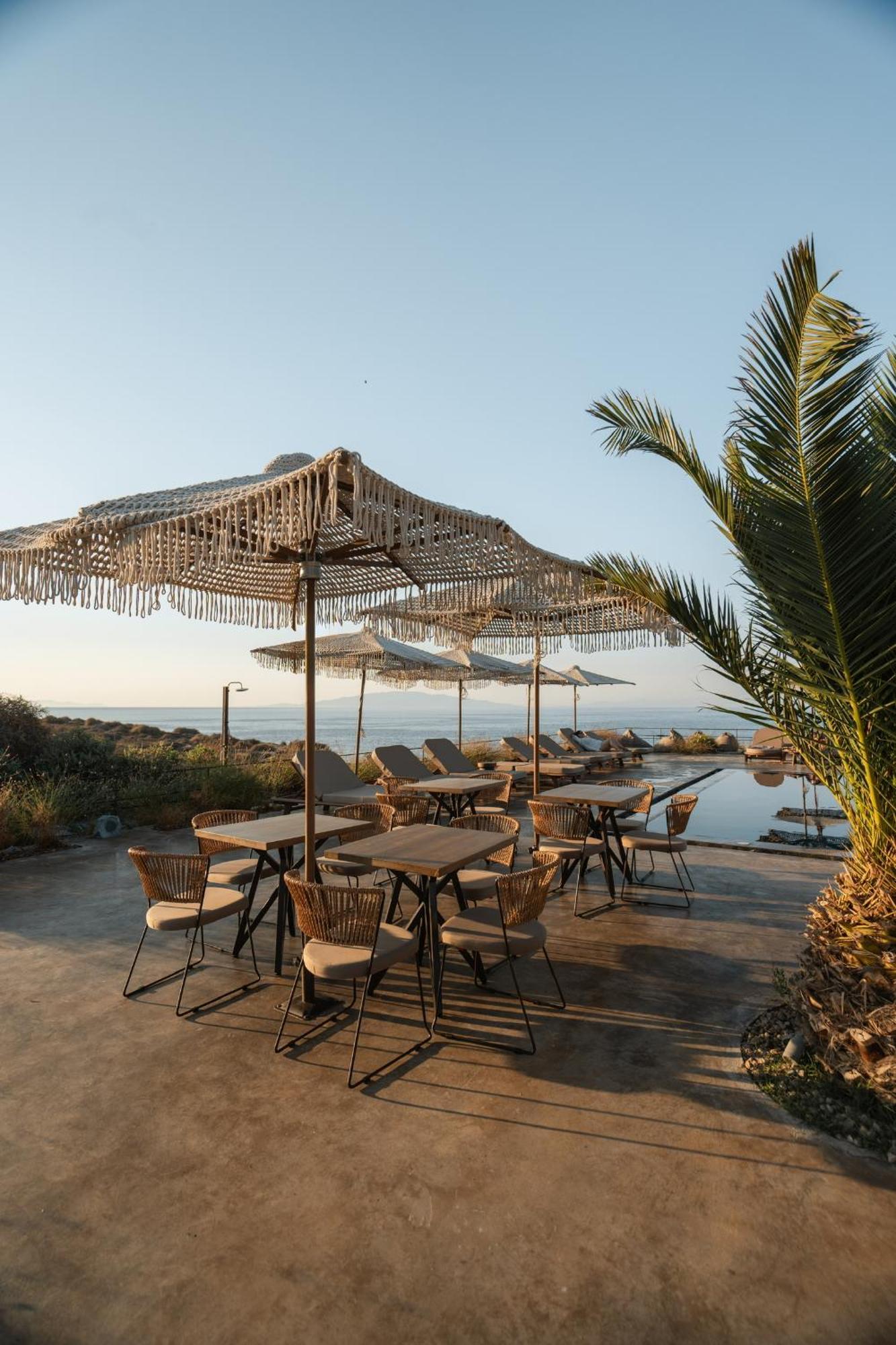 Colombos Beachfront Foinikiá Exterior foto